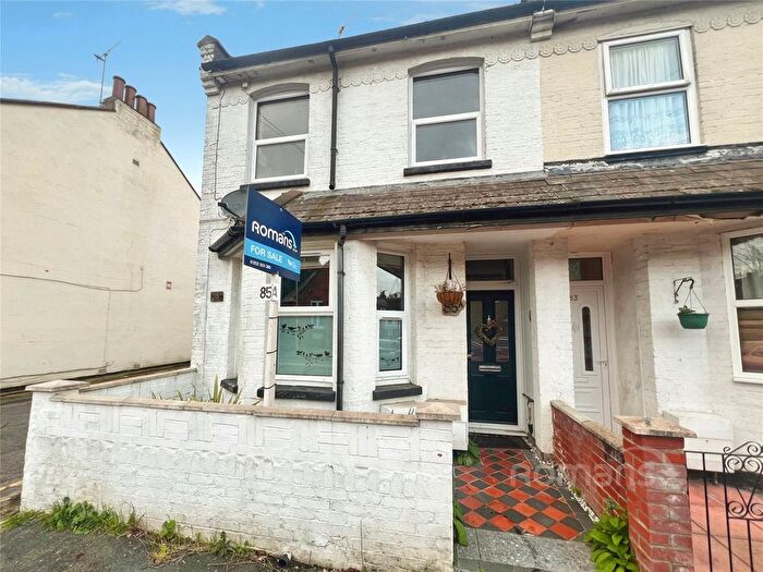 2 Bedroom Flat For Sale In St. Georges Road, Aldershot, Hampshire, GU12