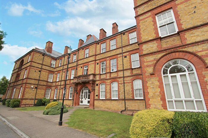 2 Bedroom Flat To Rent In Newsholme Drive, London, N21