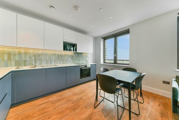 2 Bedroom Flat To Rent In Heath Street, London, NW3