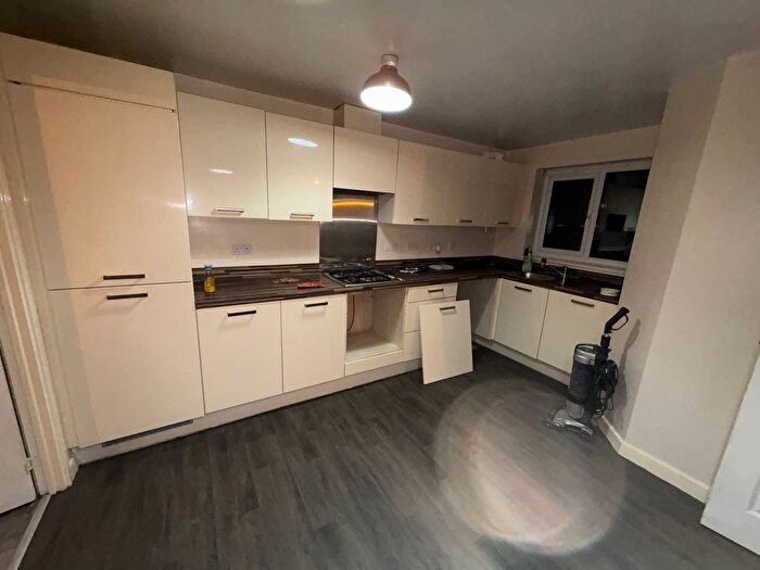 3 Bedroom Semi-Detached House To Rent In Busk Ing Close, Bradford, West Yorkshire, BD6