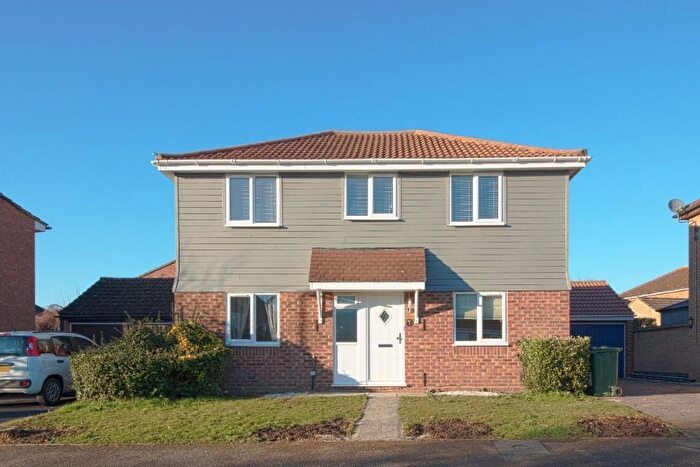 5 Bedroom Detached House To Rent In Bedford Close, Maidenhead, SL6