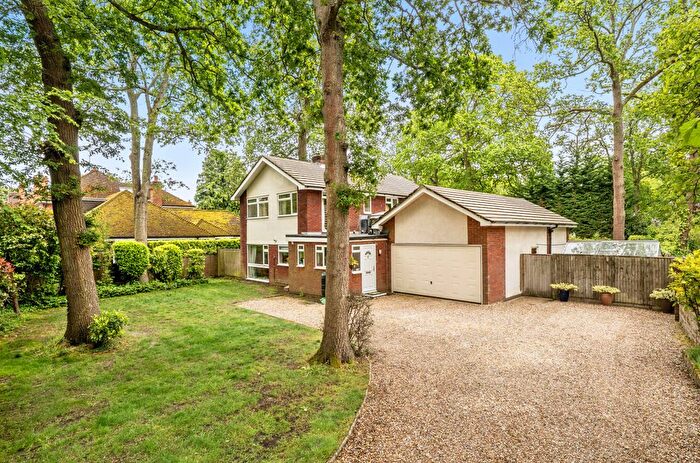 4 Bedroom Detached House For Sale In West End Road, Mortimer Common, Reading, Berkshire, RG7