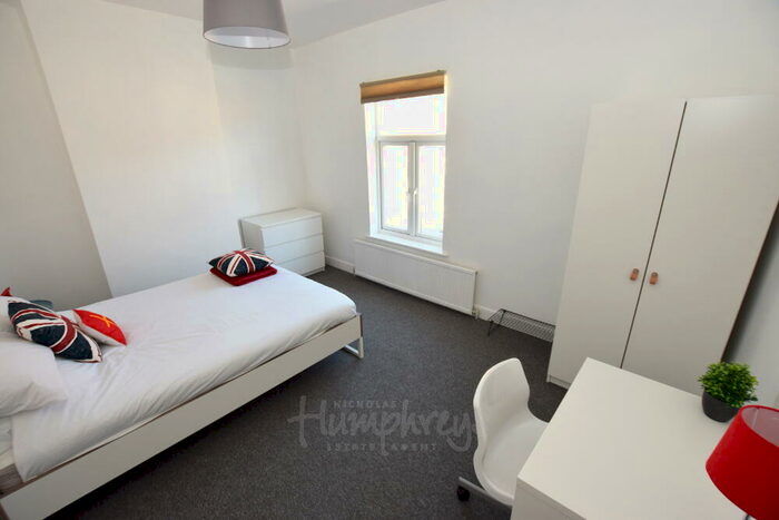 5 Bedroom Terraced House To Rent In Queens Road, Abington, Northampton, NN1