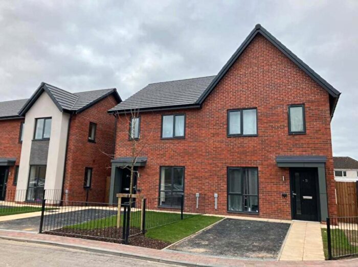 2 Bedroom House To Rent In Wren Drive, Dunscroft, DN7