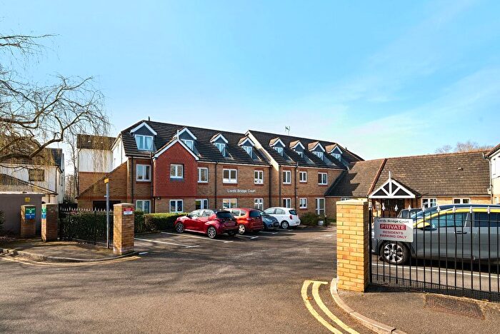 1 Bedroom Flat For Sale In Mervyn Road, Shepperton, TW17