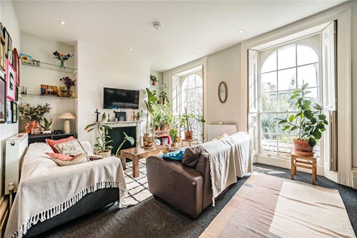 3 Bedroom Flat For Sale In Mile End Road, Bow, London, E3