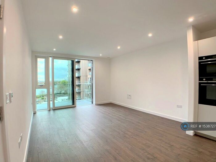 2 Bedroom Flat To Rent In Hartingtons Court, London, N4