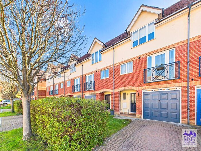 4 Bedroom Town House For Sale In Fennel Close, Rochester, ME1