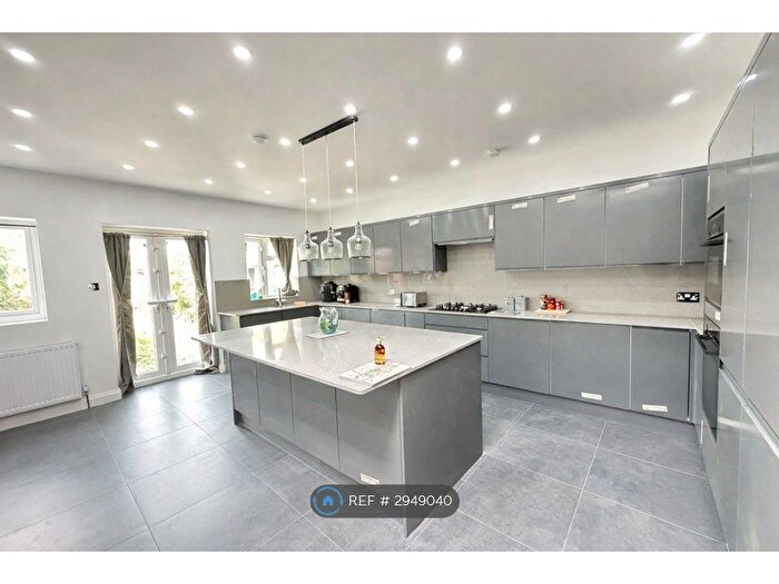 4 Bedroom Terraced House To Rent In Sydney Road, Ilford, IG6