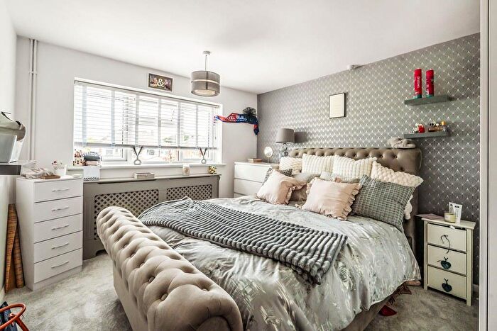 1 Bedroom Apartment For Sale In Kingston Road, Leatherhead, KT22
