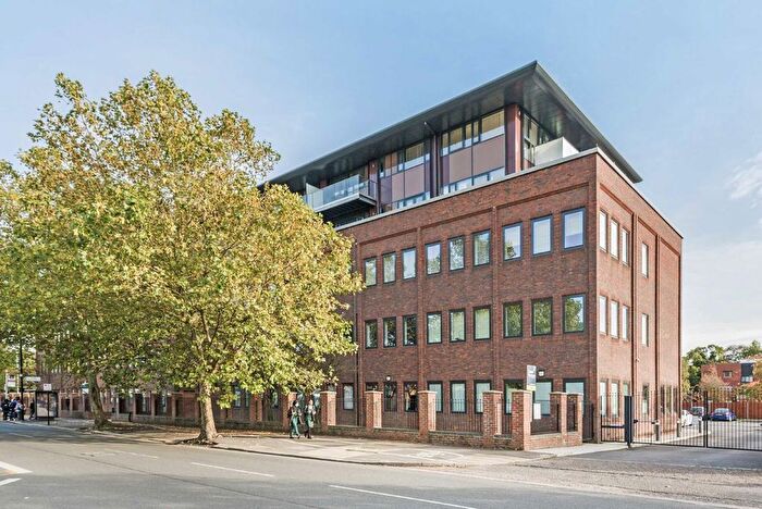 2 Bedroom Flat For Sale In London Road, Isleworth, TW7