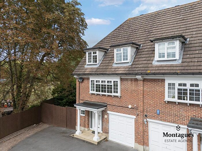 4 Bedroom Town House For Sale In High Road, Loughton, IG10