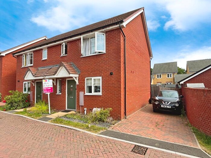 3 Bedroom Semi-Detached House For Sale In Blackthorn Row, Faringdon, SN7