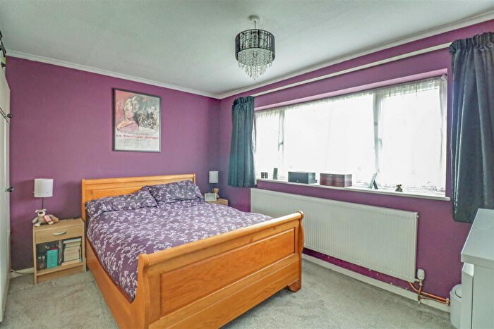 1 Bedroom End Of Terrace House For Sale In Underwood Square, Leigh-on-sea, SS9