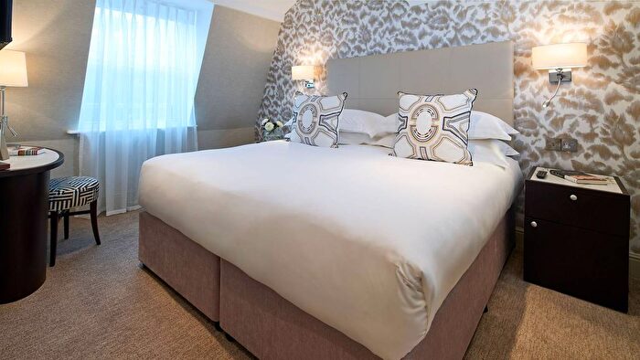 2 Bedroom Flat To Rent In Bow Lane, St Pauls, London, EC4M