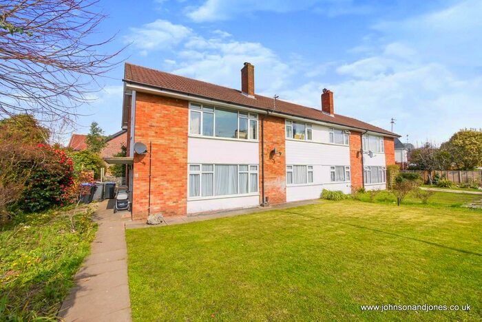 3 Bedroom Maisonette To Rent In Alwyns Close, Chertsey, KT16