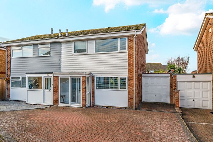 3 Bedroom Semi Detached House For Sale In The Drove Way, Gravesend, DA13