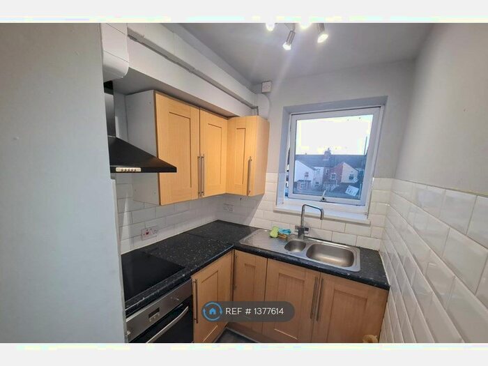 2 Bedroom Flat To Rent In Napier Street, Burton-On-Trent, DE14