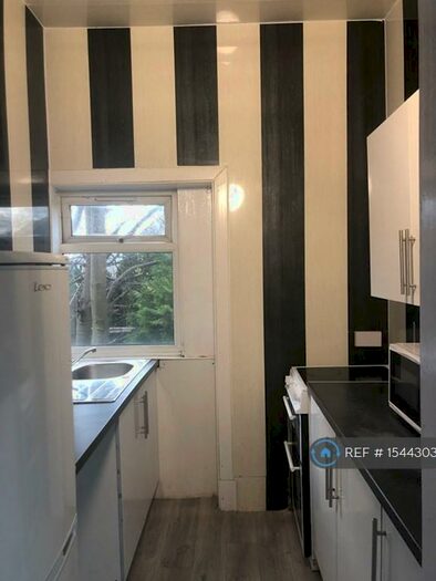 3 Bedroom Flat To Rent In Yair Drive, Glasgow, G52