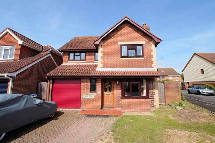 4 Bedroom Detached House For Sale In Cador Drive, Portchester, PO16