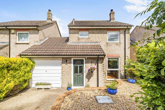 3 Bedroom Link Detached House For Sale In Paynes Close, Dorchester, DT2
