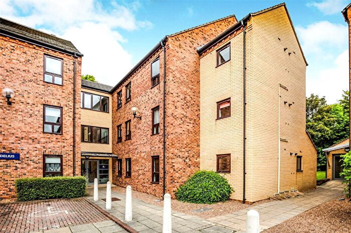 2 Bedroom Flat For Sale In Woodlands Village, Wakefield, West Yorkshire, WF1