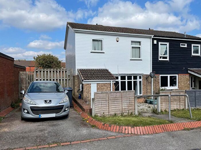 3 Bedroom Semi-Detached House For Sale In Marywell Close, Birmingham, B32