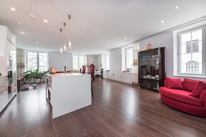 3 Bedroom Flat To Rent In Marconi House, Strand, WC2R