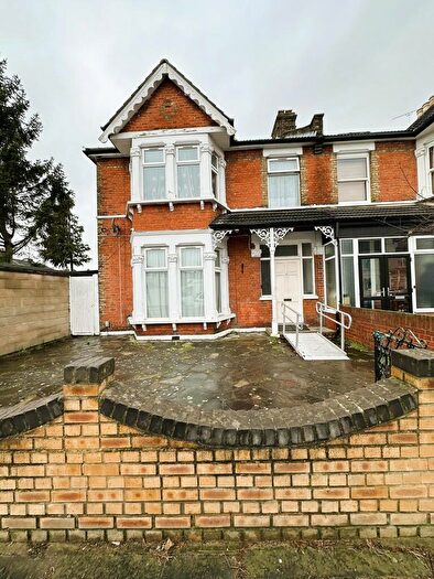 5 Bedroom End Of Terrace House To Rent In Gartmore Road, Ilford, IG3