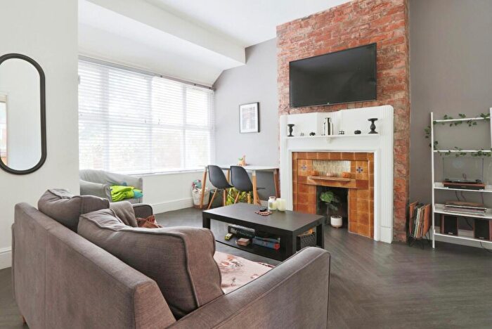 3 Bedroom Flat For Sale In Park Avenue, Princes Avenue, Hull, HU5