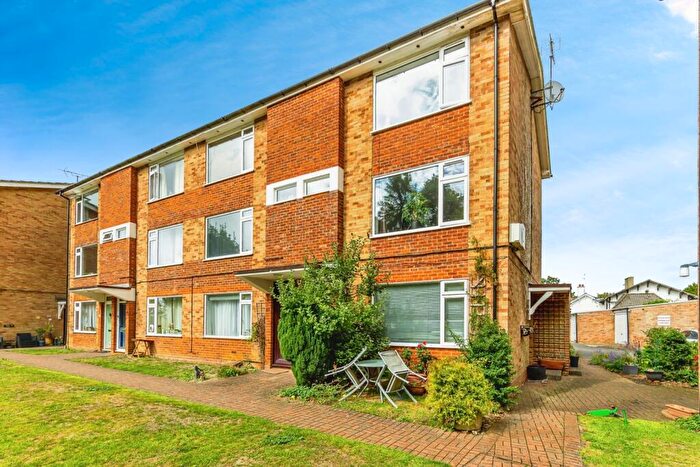 2 Bedroom Maisonette For Sale In Liskeard Lodge, Tupwood Lane, Caterham, Surrey, CR3