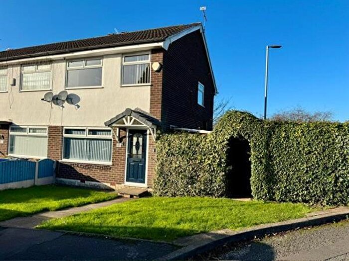3 Bedroom Cluster House To Rent In The Links, Manchester, M40