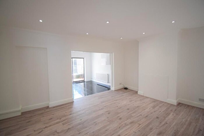 3 Bedroom Terraced House To Rent In Hamilton Road, Thornton Heath, London, CR7