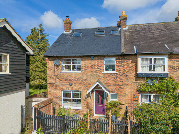 4 Bedroom End Of Terrace House For Sale In The Magpies, Epping Green, CM16