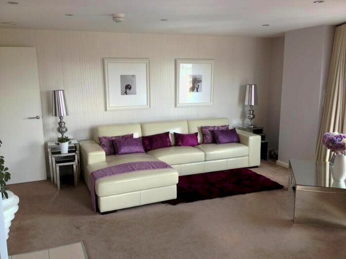 1 Bedroom Flat To Rent In Hive, Masshouse Plaza, Birmingham, B5