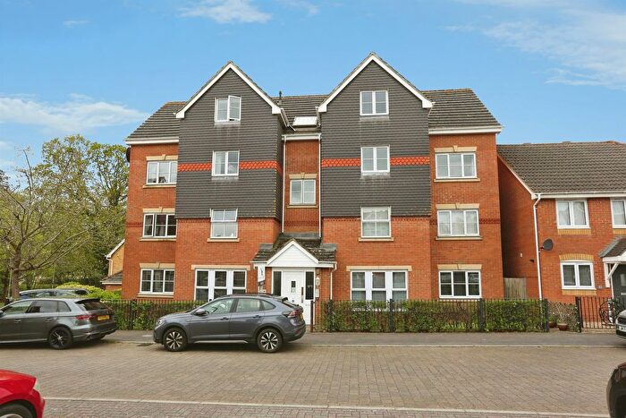 2 Bedroom Flat For Sale In Fawn Crescent, Hedge End, Southampton, SO30