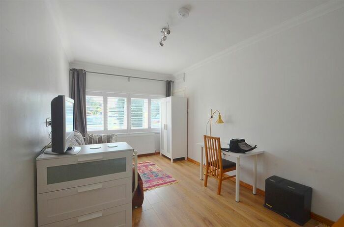 Studio To Rent In Glebe Avenue, Ickenham, UB10