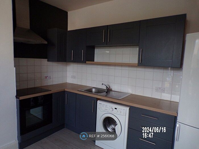 4 Bedroom Terraced House To Rent In Manchester Road, Huddersfield, HD1