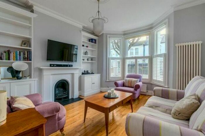 2 Bedroom Flat To Rent In Brookville Road, London, SW6