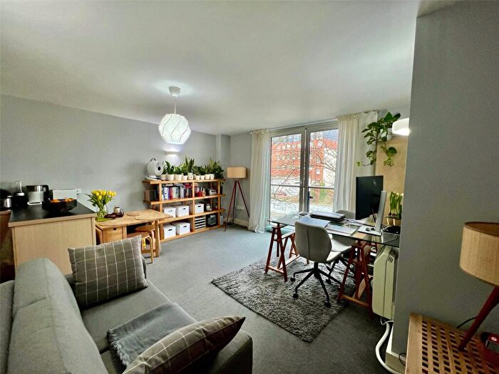 1 Bedroom Apartment For Sale In Channel Way, Southampton, Hampshire, SO14