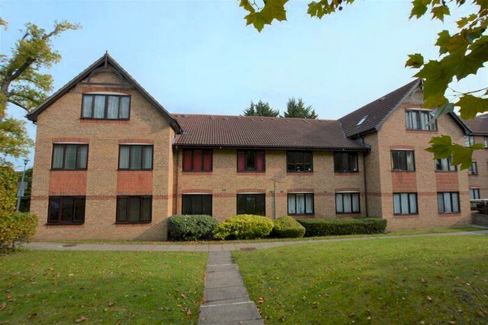 1 Bedroom Flat To Rent In One Bedroom Ground Floor Flat With Allocated Parking, Durham Avenue, Bromley, BR2
