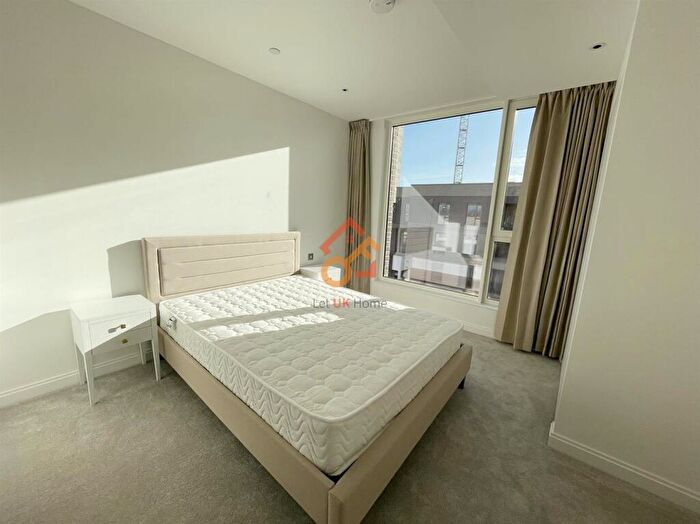 2 Bedroom Flat To Rent In Phoenix Court, Kennington Lane, London, SE11