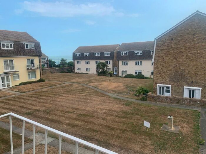 2 Bedroom Flat To Rent In Cheviot Court, Broadstairs, Kent, CT10