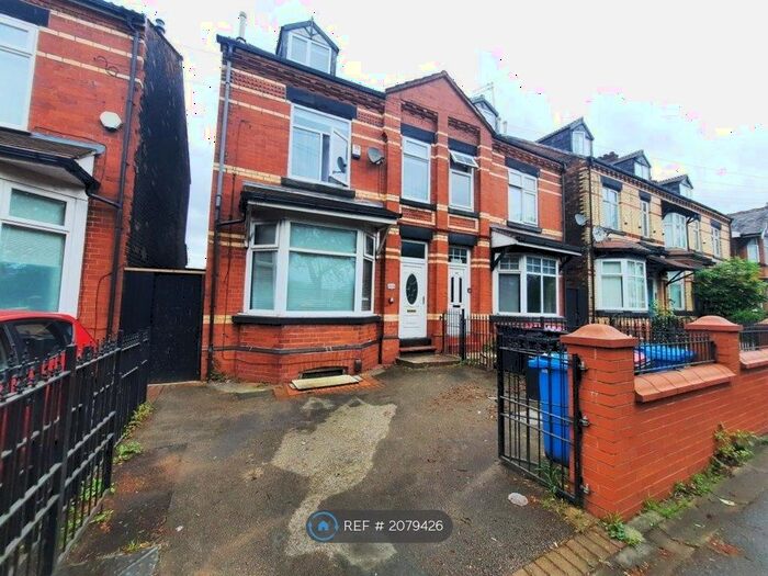 4 Bedroom Semi-Detached House To Rent In Great Cheetham Street West, Salford, M7