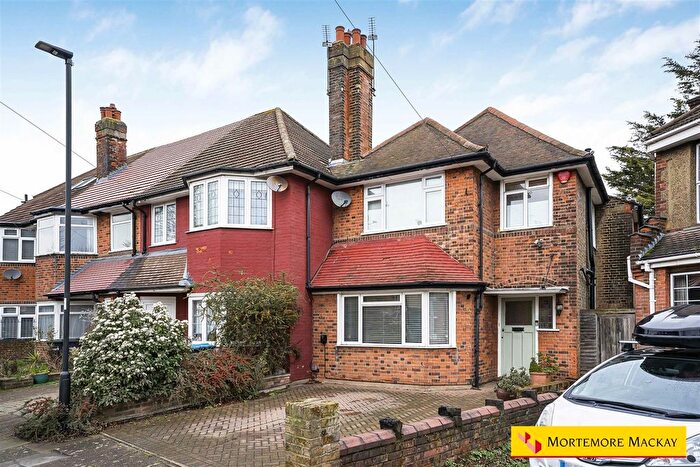 3 Bedroom Semi Detached House For Sale In River Avenue, London, N13