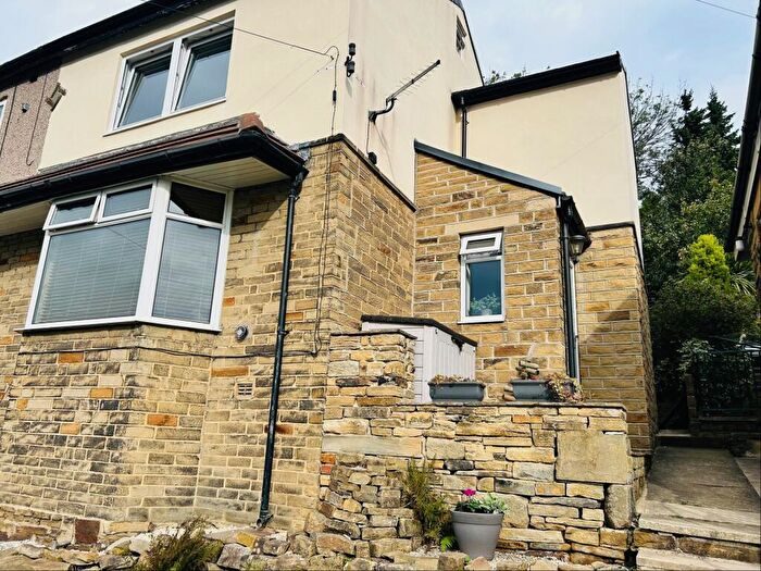 3 Bedroom Semi-Detached House For Sale In Springwood Avenue, Halifax, HX3
