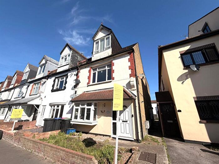 1 Bedroom Flat For Sale In Pall Mall, Leigh-On-Sea, SS9