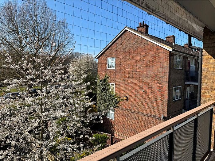 1 Bedroom Flat To Rent In Trowbridge Road, Romford, RM3