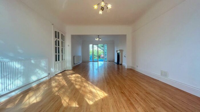 5 Bedroom Detached House To Rent In Hays Walk, SM2