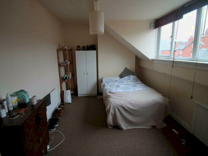 2 Bedroom House To Rent In John Street, Leeds, LS6